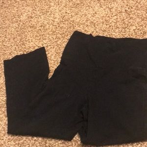 Black Forever 21 capri leggings